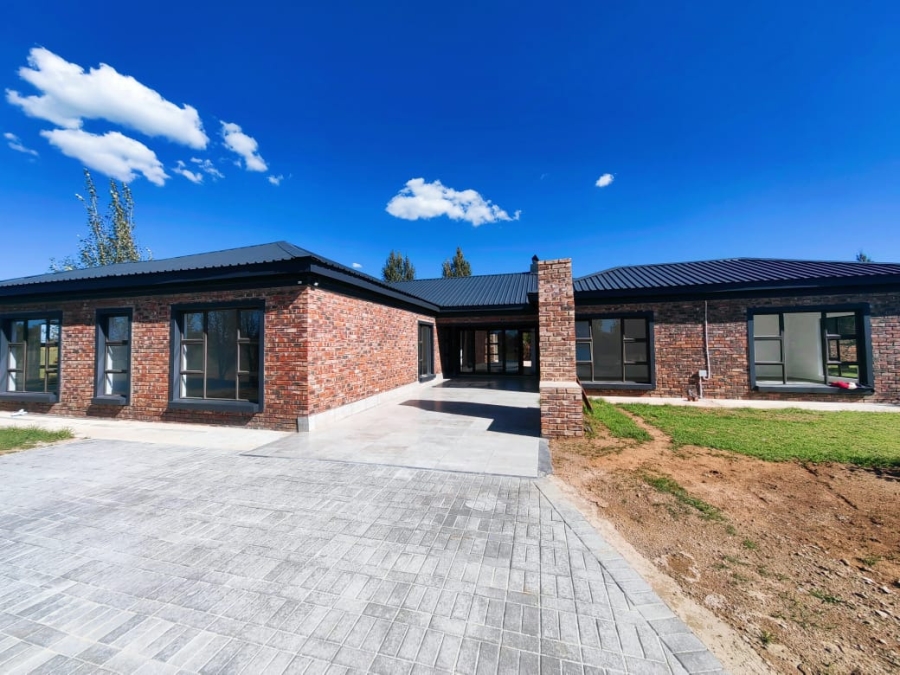 5 Bedroom Property for Sale in Grimbeeck Park North West